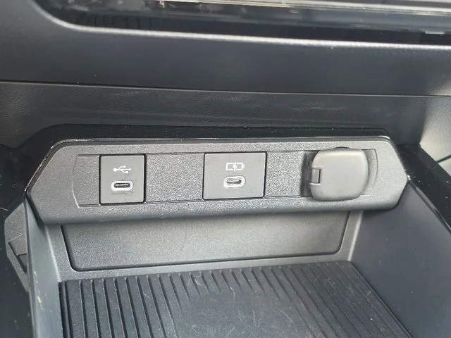 Used 2024  Toyota XSE Premium image 25