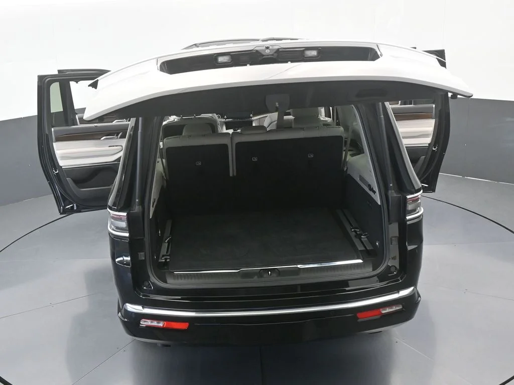 Used 2024 Diamond Black Crystal Pearlcoat Jeep Base image 81
