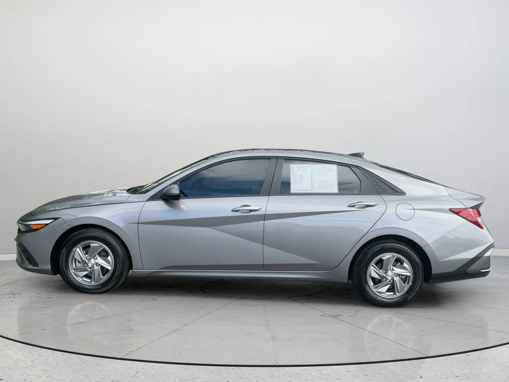2024 Hyundai Elantra SE - Photo 10
