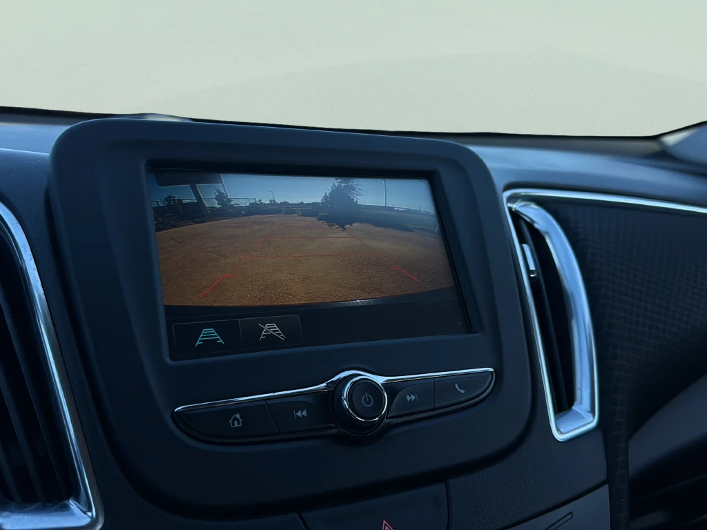 Used 2018 Blue Velvet Metallic Chevrolet LT image 9