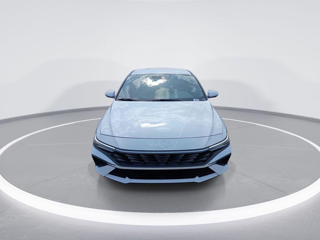 New 2026 White Hyundai SE image 3
