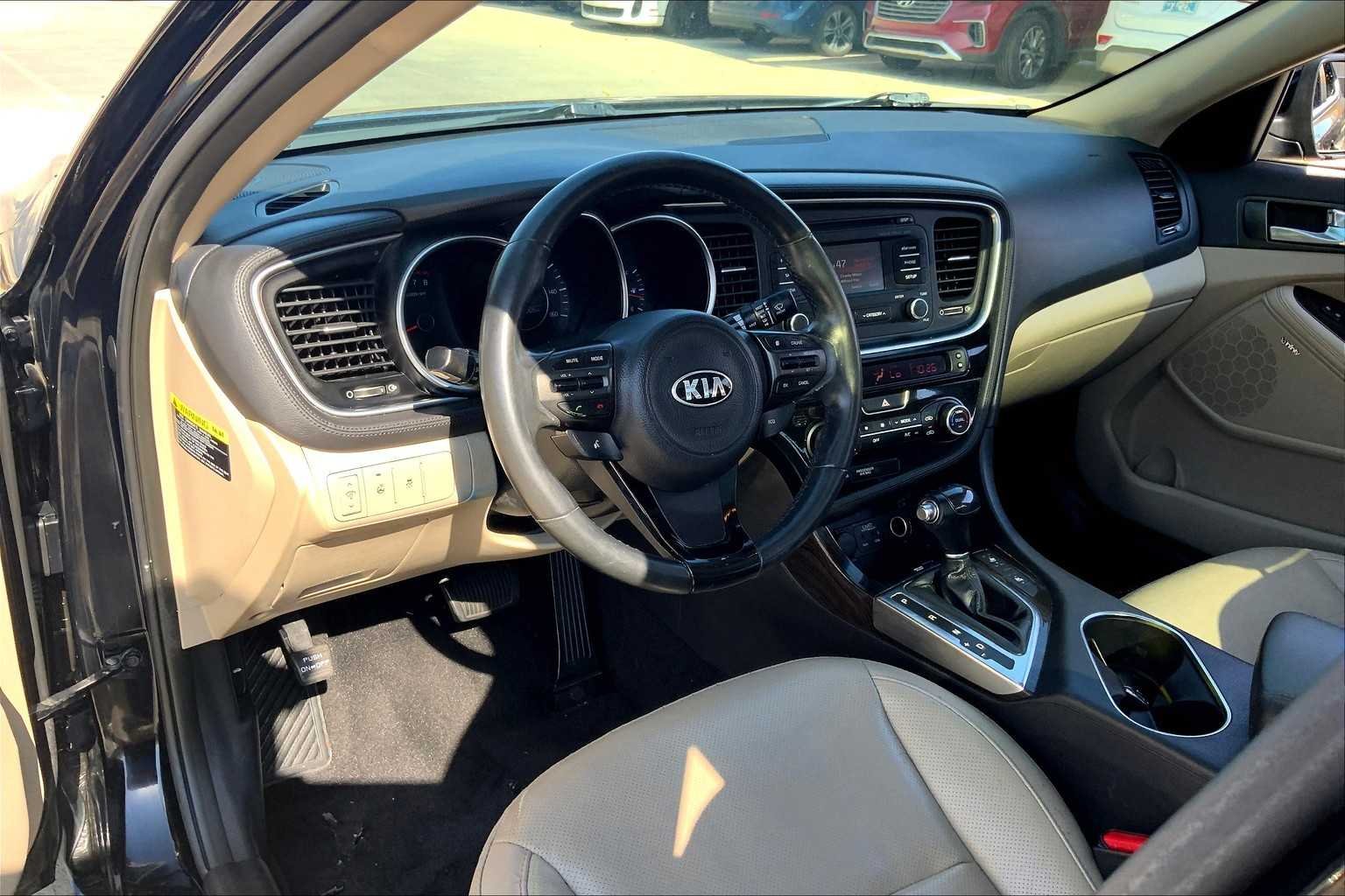 Used 2015 Ebony Black Kia EX image 18