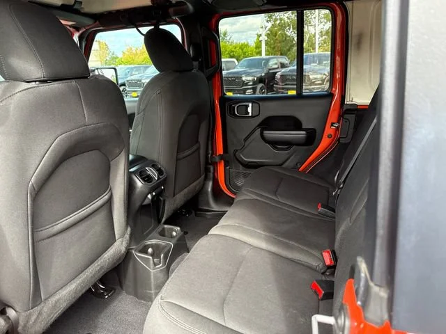 Used 2023 Punkn Metallic Clearcoat Jeep Sport S image 20