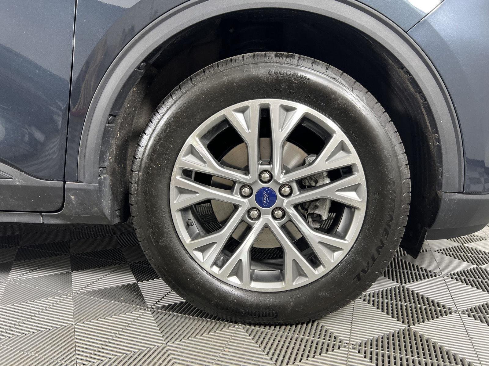 Used 2022 Stone Blue Ford SEL image 12