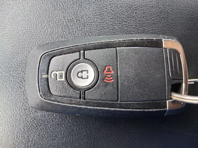 Used 2022 Black Ford SE image 14