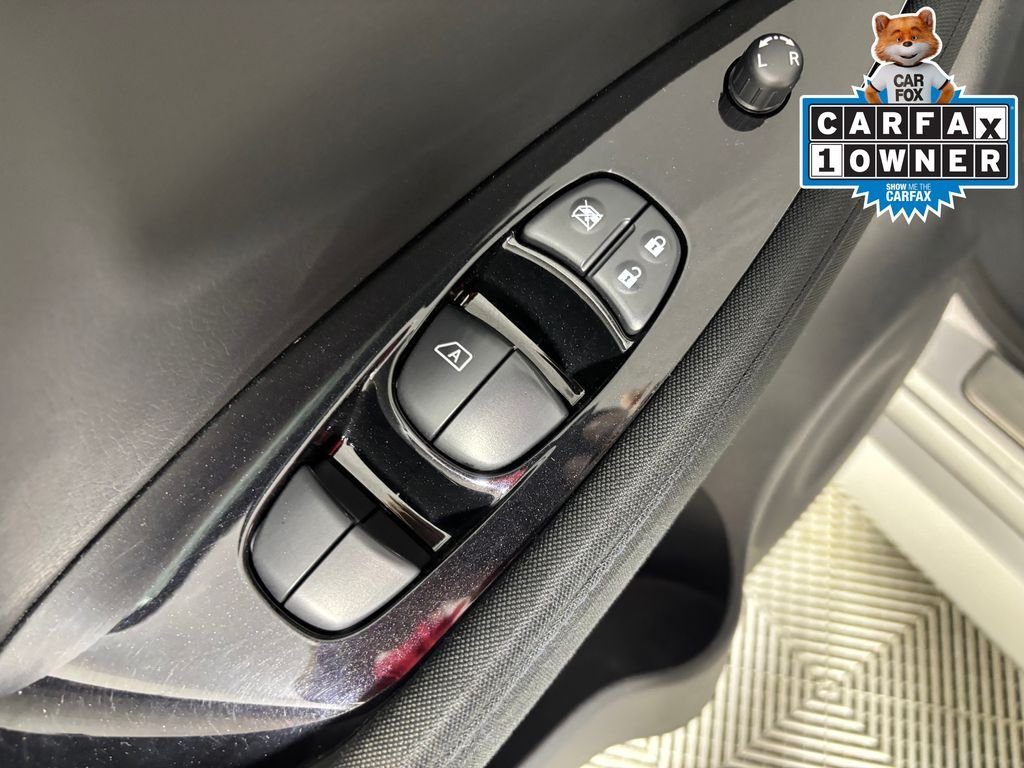 Used 2020 Brilliant Silver Metallic Nissan SV image 14