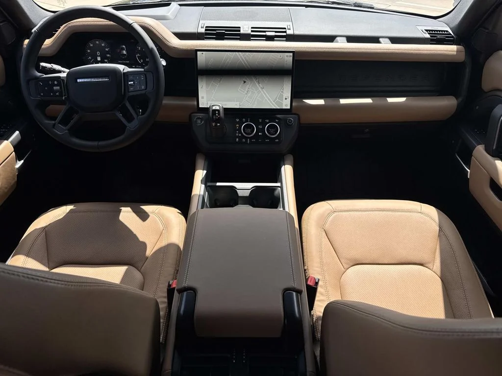 New  Gray Land Rover X-Dynamic SE image 9