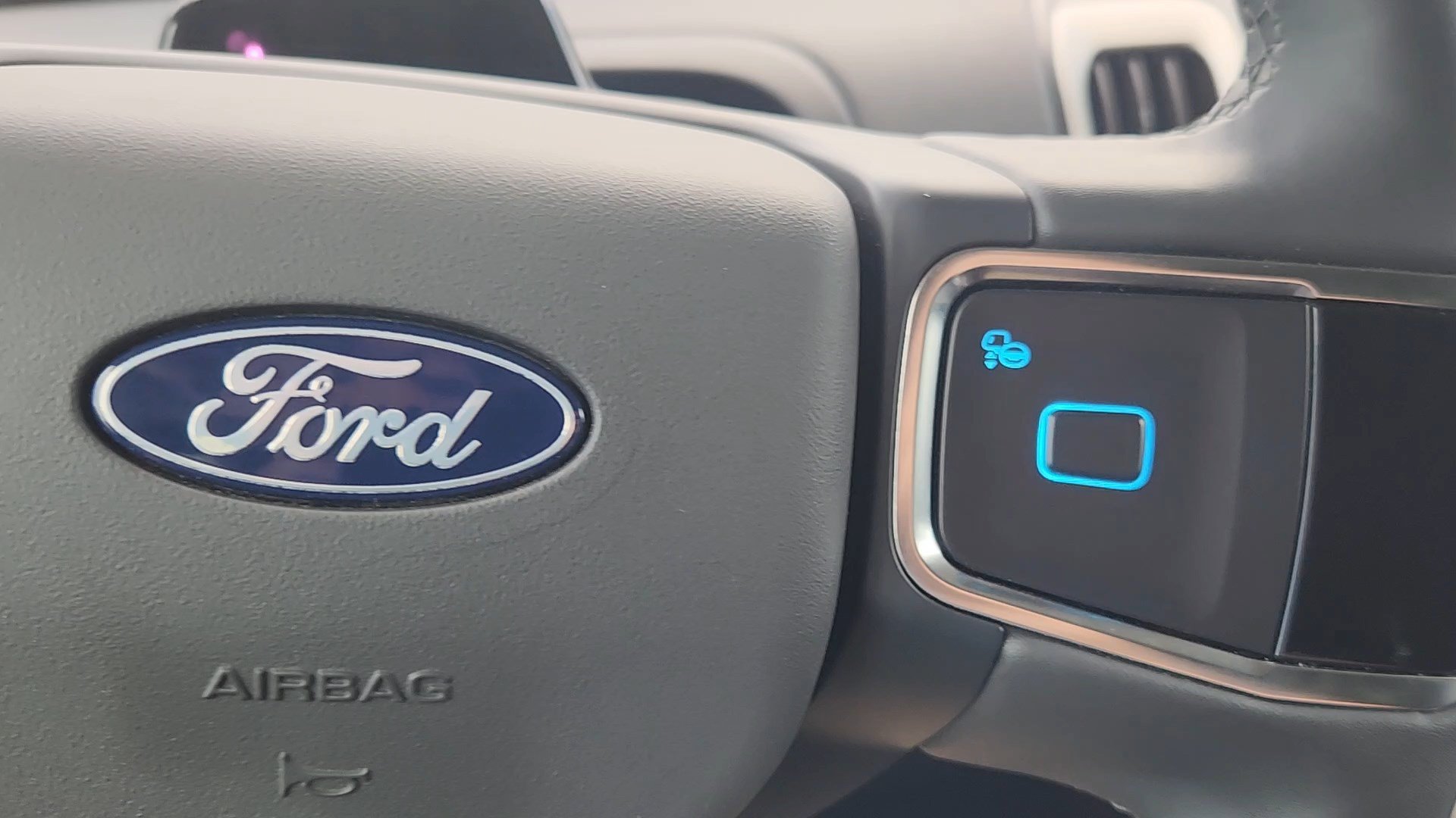 Used 2025 Agate Black Metallic Ford Active image 13