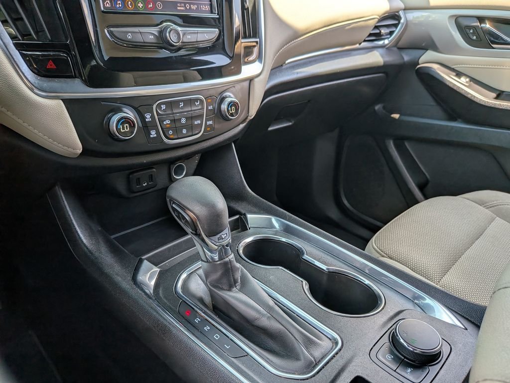 Used 2022 Silver Chevrolet LS image 25