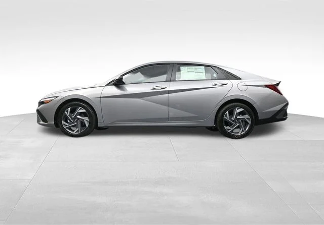 Used 2025 Silver Hyundai SEL Sport image 33