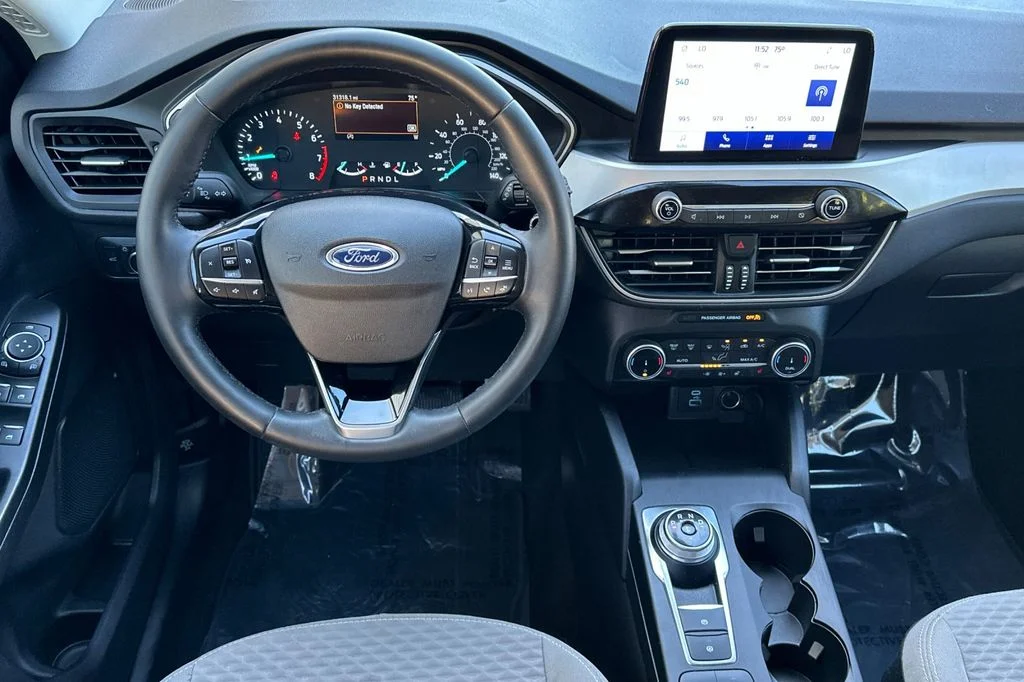 Used 2022 Black Ford SE image 16