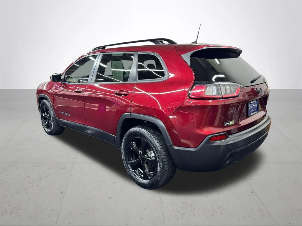 Used 2021 Red Jeep Altitude image 4