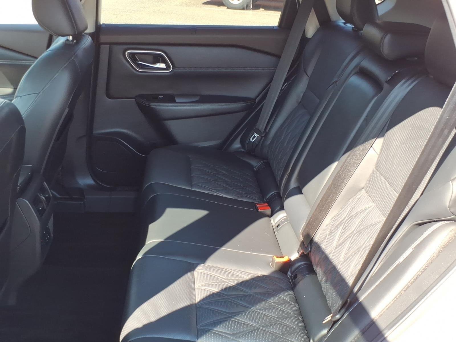 Used 2022 Brilliant Silver Metallic Nissan Platinum image 22
