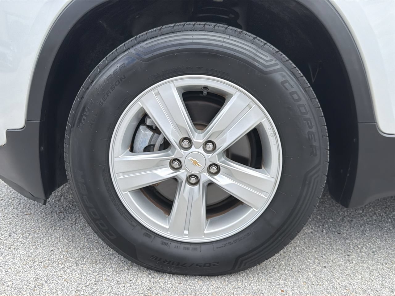 Used 2022 Silver Ice Metallic Chevrolet LT image 31