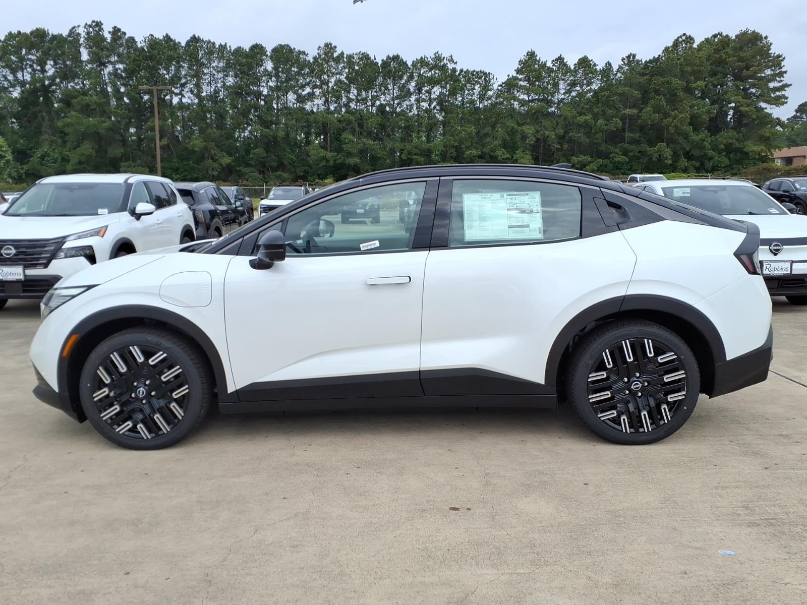 2026 Nissan LEAF photo 8 of 22