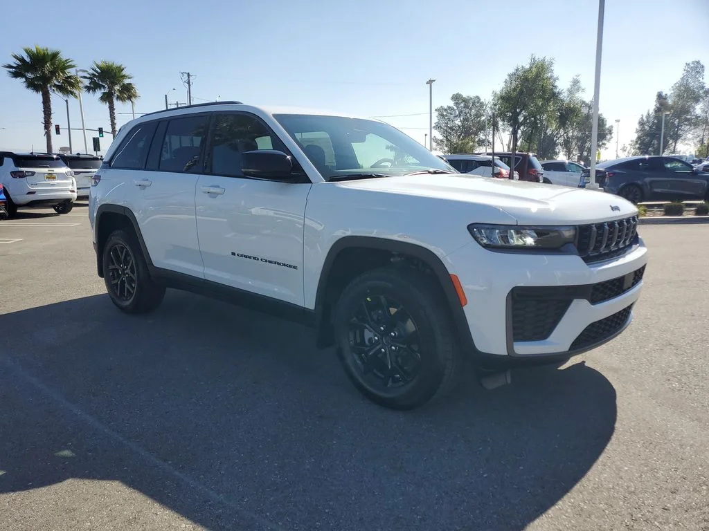 New 2026 Bright White Clear-Coat Exterior Paint Jeep Altitude image 8