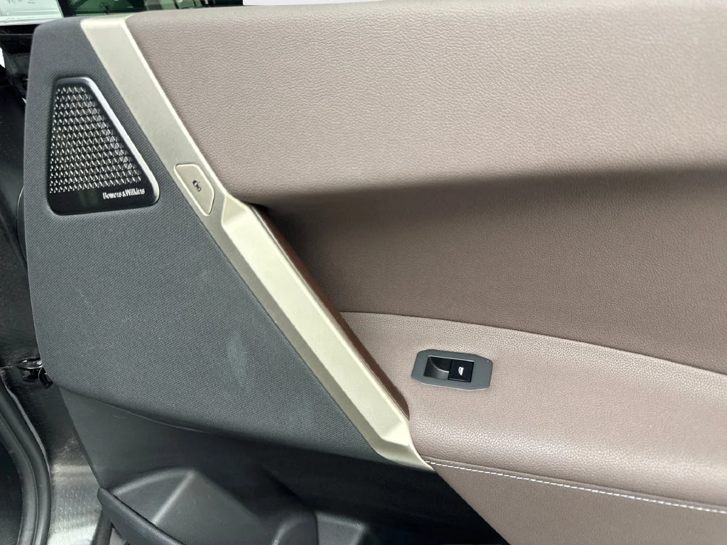 Used 2023 White BMW M60 image 45