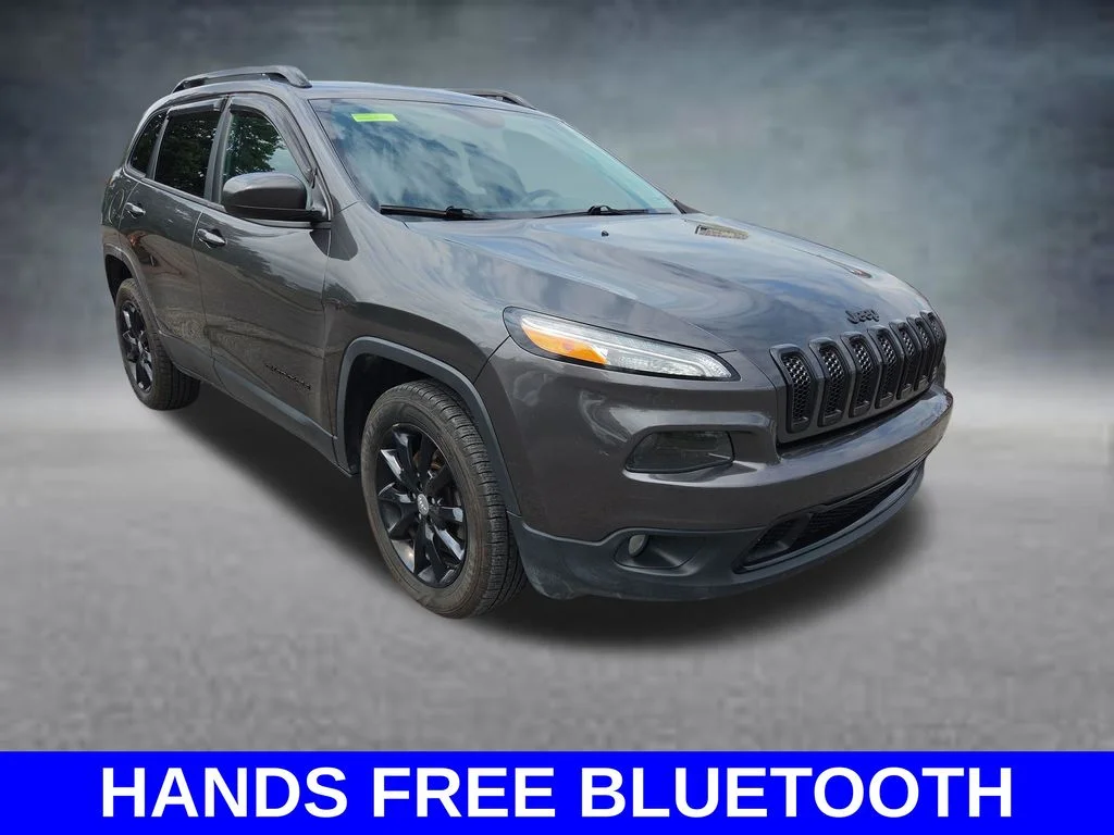 Used 2014 Gray Jeep Latitude image 3
