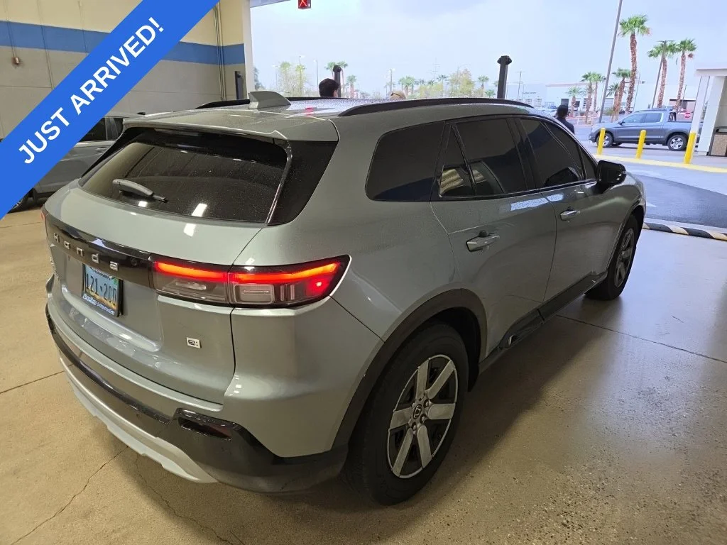 Used 2024  Honda Touring image 3