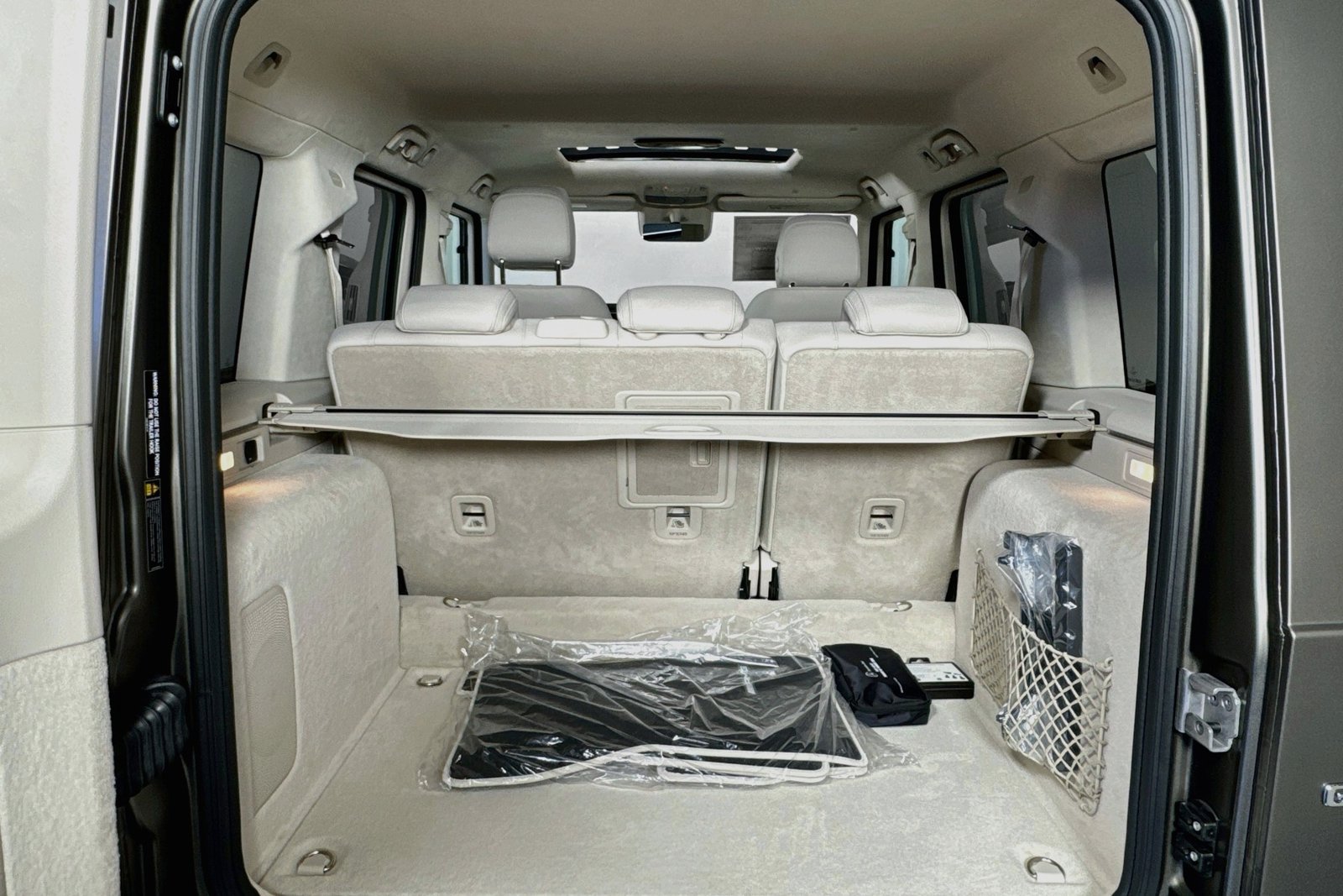 New 2027 MANUFAKTUR Monza Grey Magno Mercedes-Benz AMG® G 63 image 24