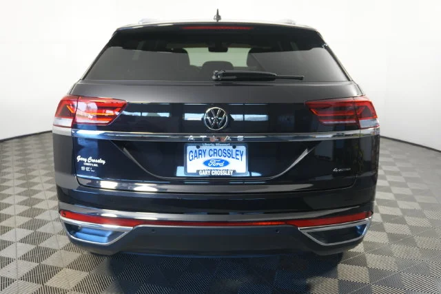 Used 2023 Deep Black Pearl Effect Volkswagen 2.0T SEL image 4