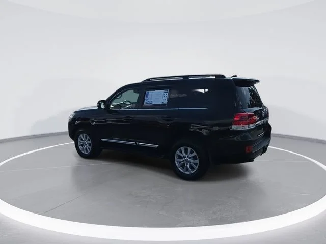 Used 2017  Toyota Base image 6