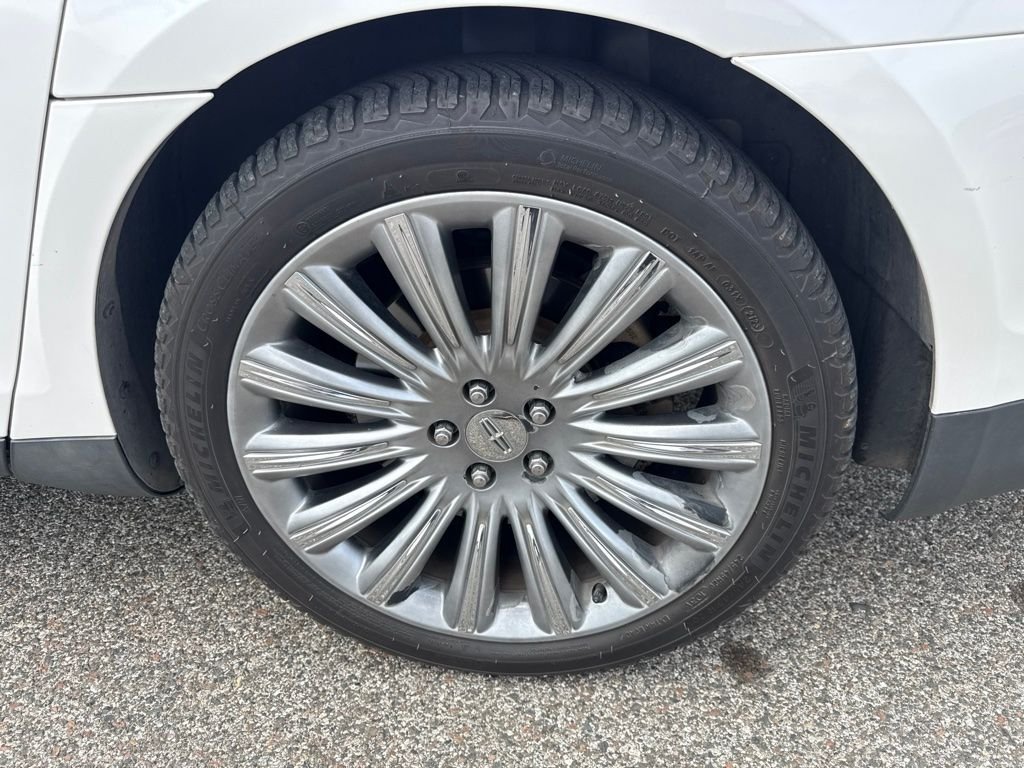 Used 2013 White Lincoln Premium image 6