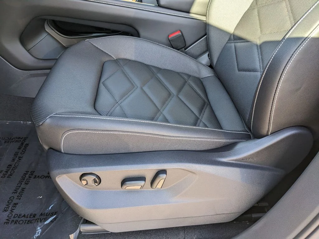 New 2026 White/off-white Volkswagen SE w/Technology image 20