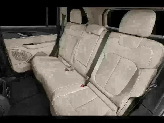 New 2025 Silver Zynith Exterior Paint Jeep Laredo X image 10