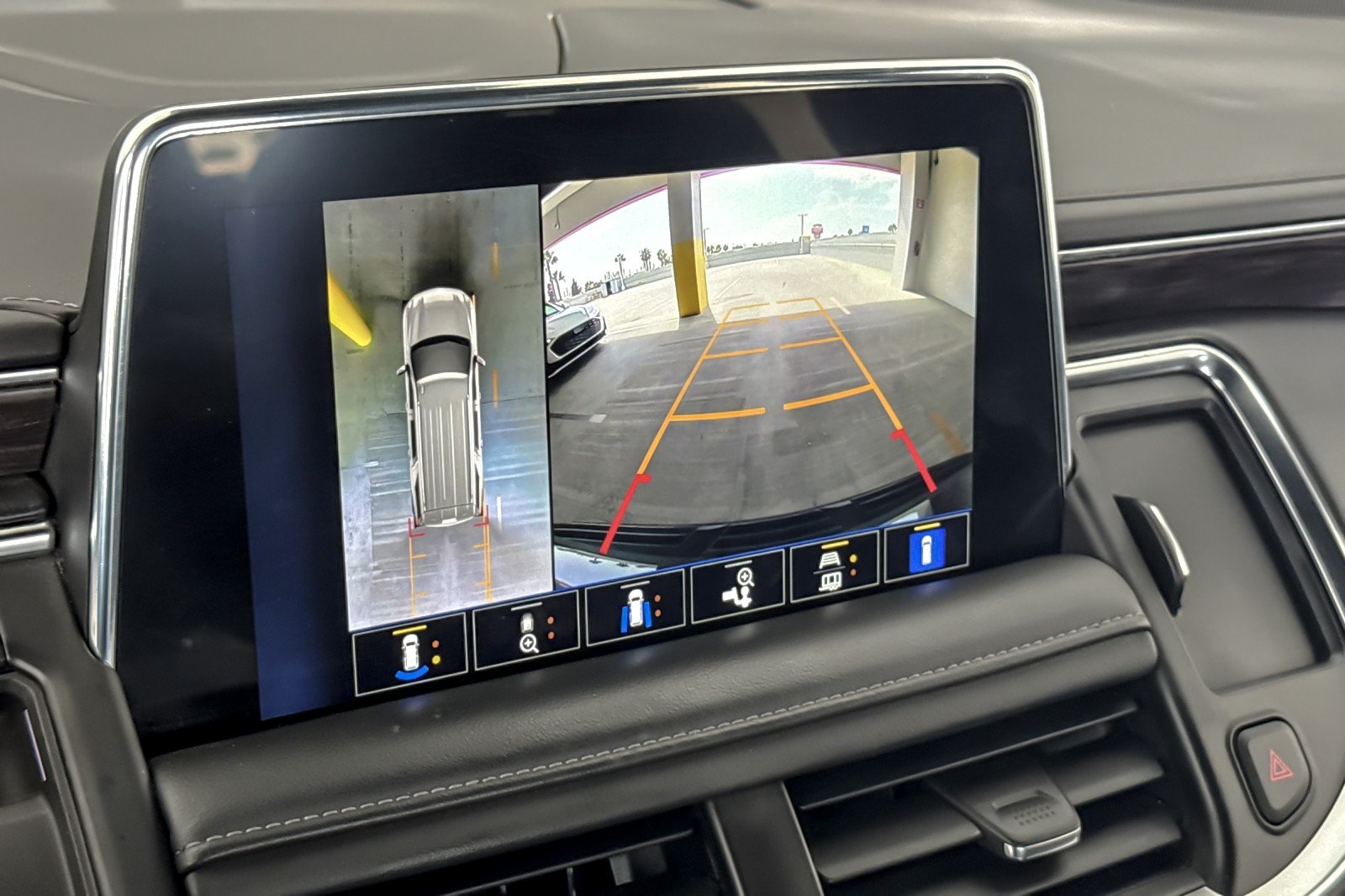 Used 2024 Black Chevrolet Z71 image 20