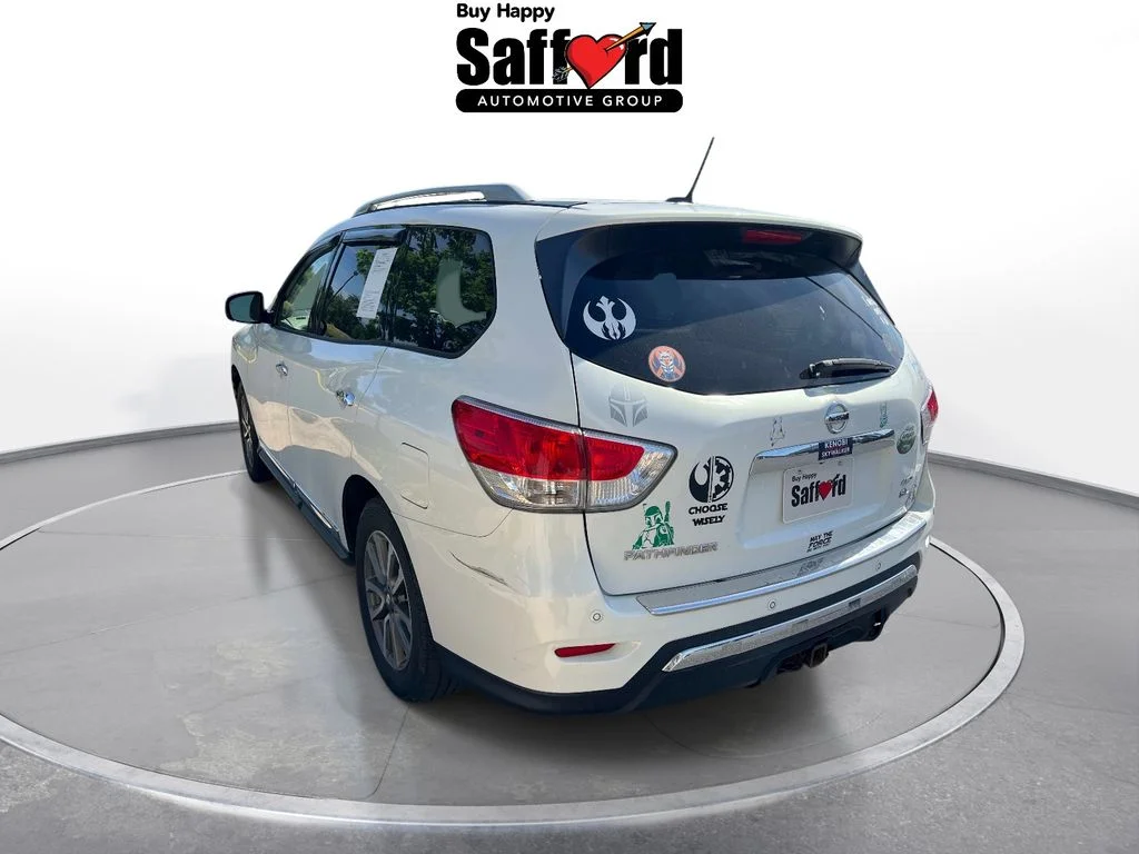 Used 2014 White Nissan SL image 18