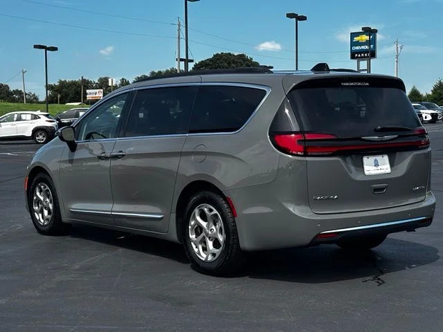 Used 2023 White Chrysler Limited image 5