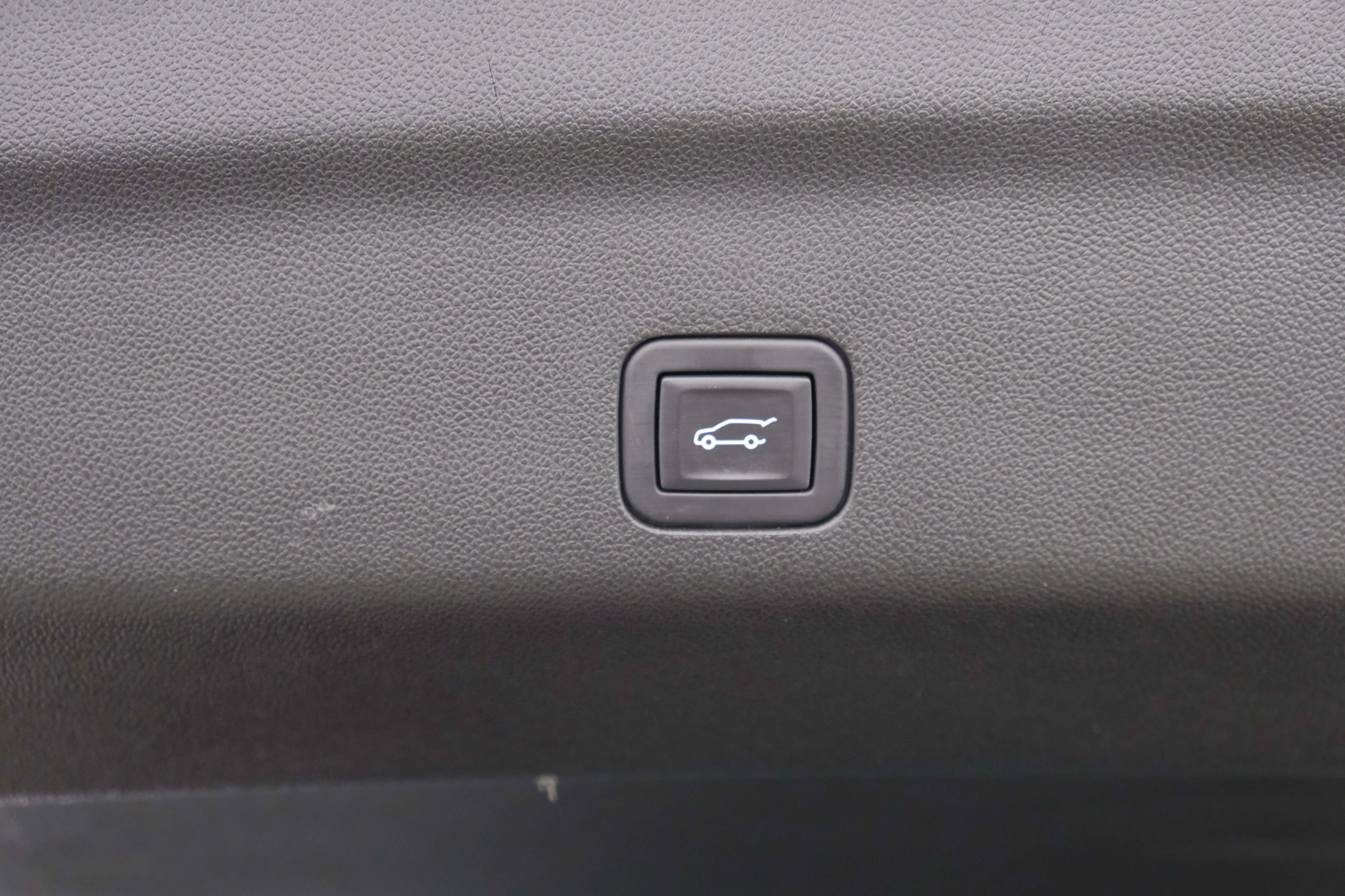 2024 GMC Yukon Denali - Photo 41