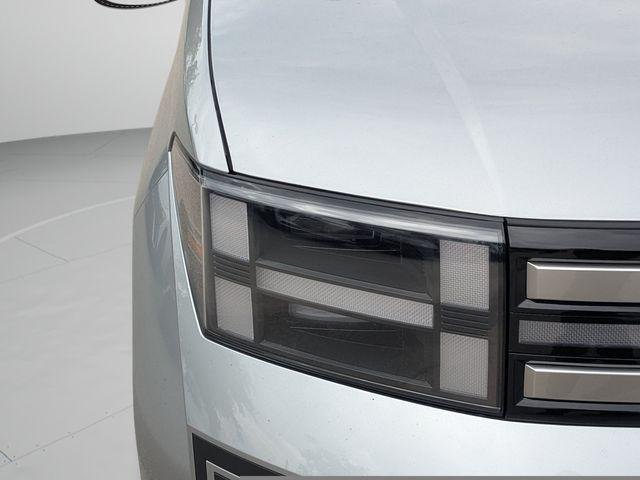 New 2027 Shimmering Silver Hyundai SE FWD image 45