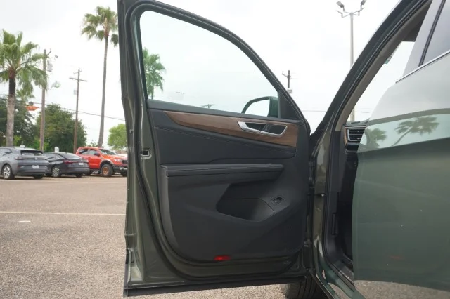 New 2026 Avocado Green Pearl Volkswagen 2.0T SE W/TECHNOLOGY image 15