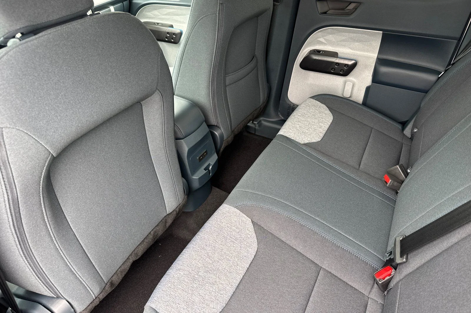 New 2026 Oxford White Ford XLT image 13