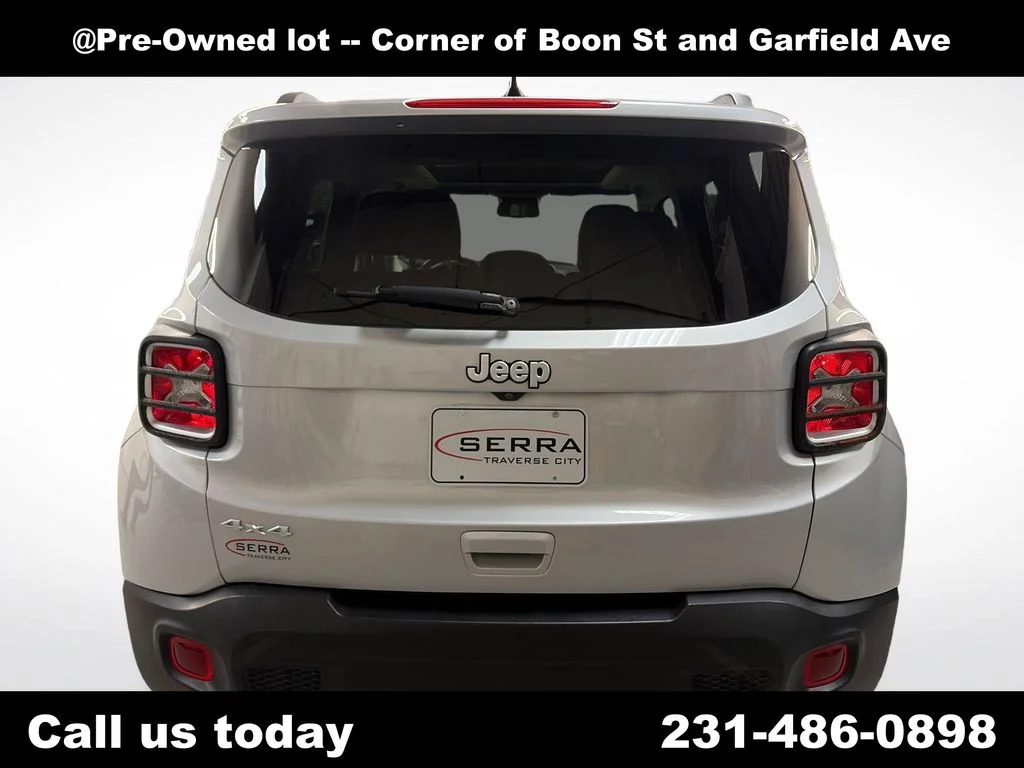 Used 2021 Silver Jeep Latitude image 4