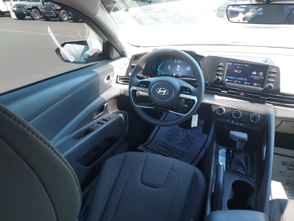Used 2025 White Hyundai SE image 15