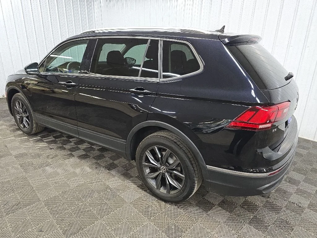 Used 2022 Black Volkswagen 2.0T SE image 9
