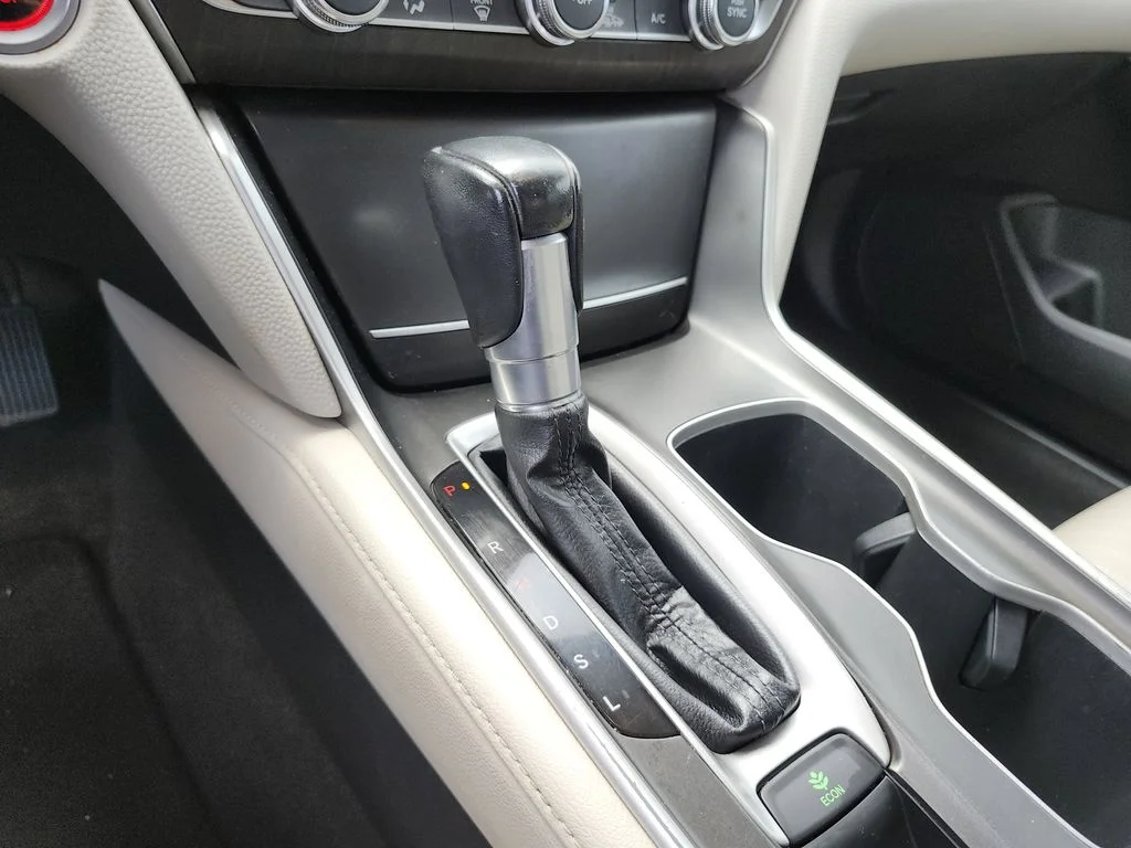 Used 2019 White Honda EX-L image 23