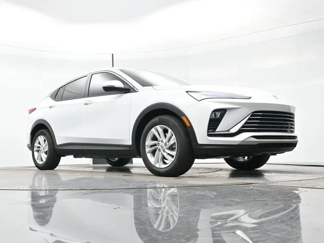 Used 2025 Summit White Buick Preferred image 21