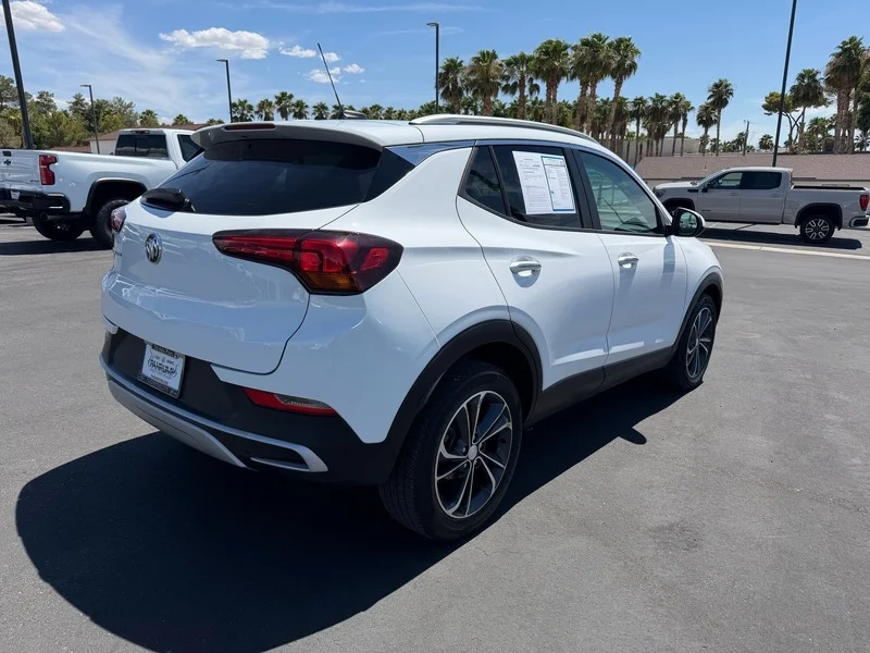 Used 2020 SUMMIT WHITE Buick Select image 3