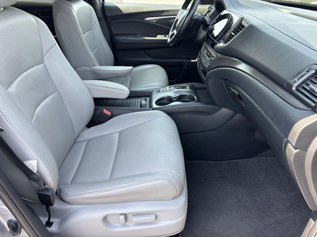 Used 2022 Silver Honda EX-L image 21