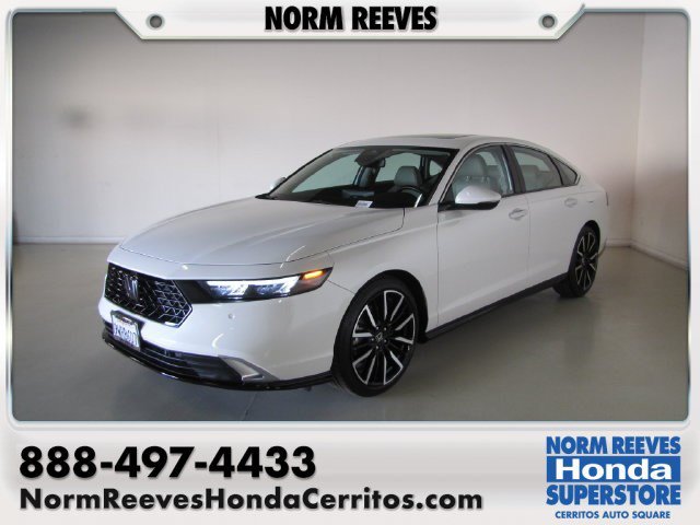 Certified Used 2025 Platinum White Pearl Honda Touring image 1