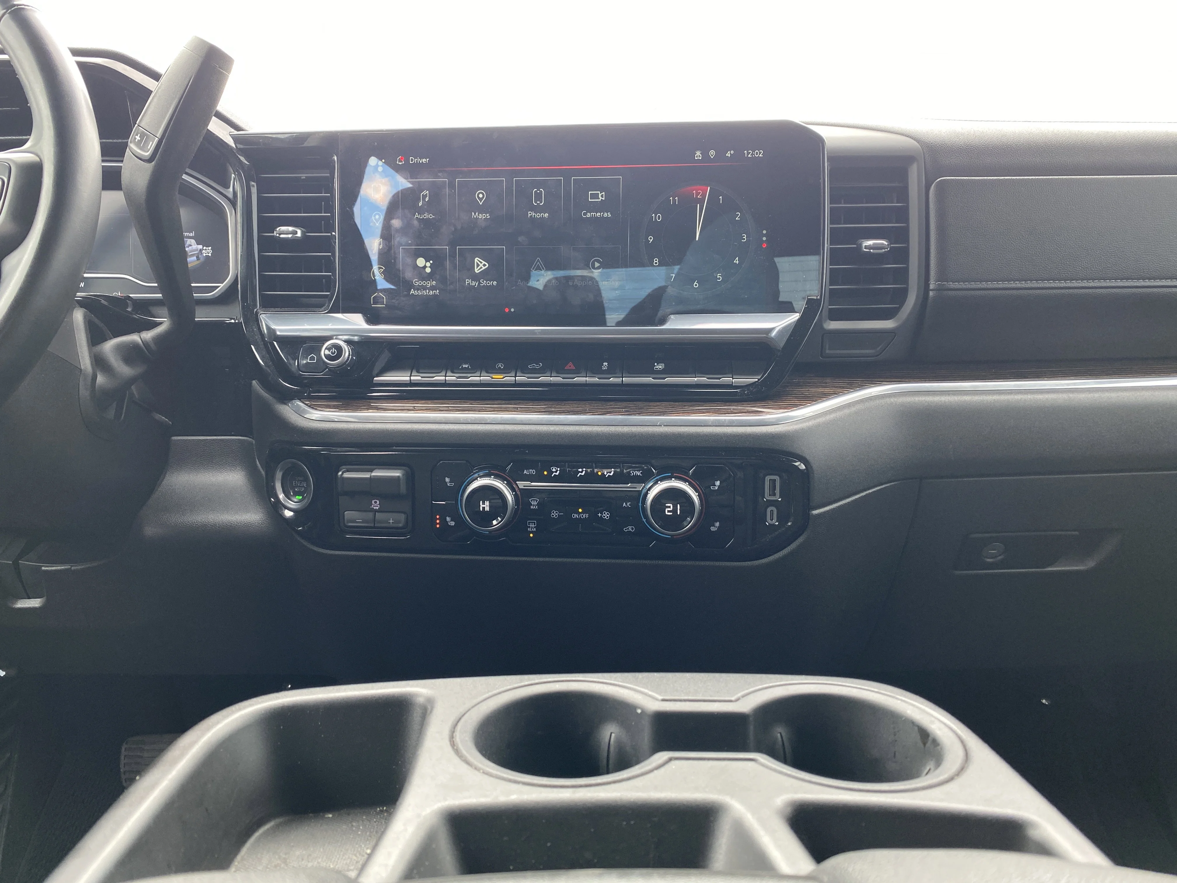 Used 2024 Black GMC Crew Cab Elevation * 6 PASSENGER * DUAL CLIMATE * RADAR CRUISE * image 14