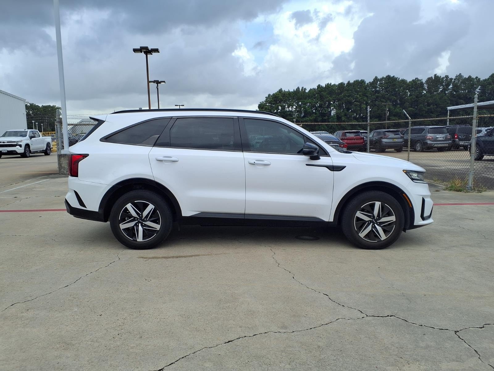 Used 2022 Glacial White Pearl Kia S image 4