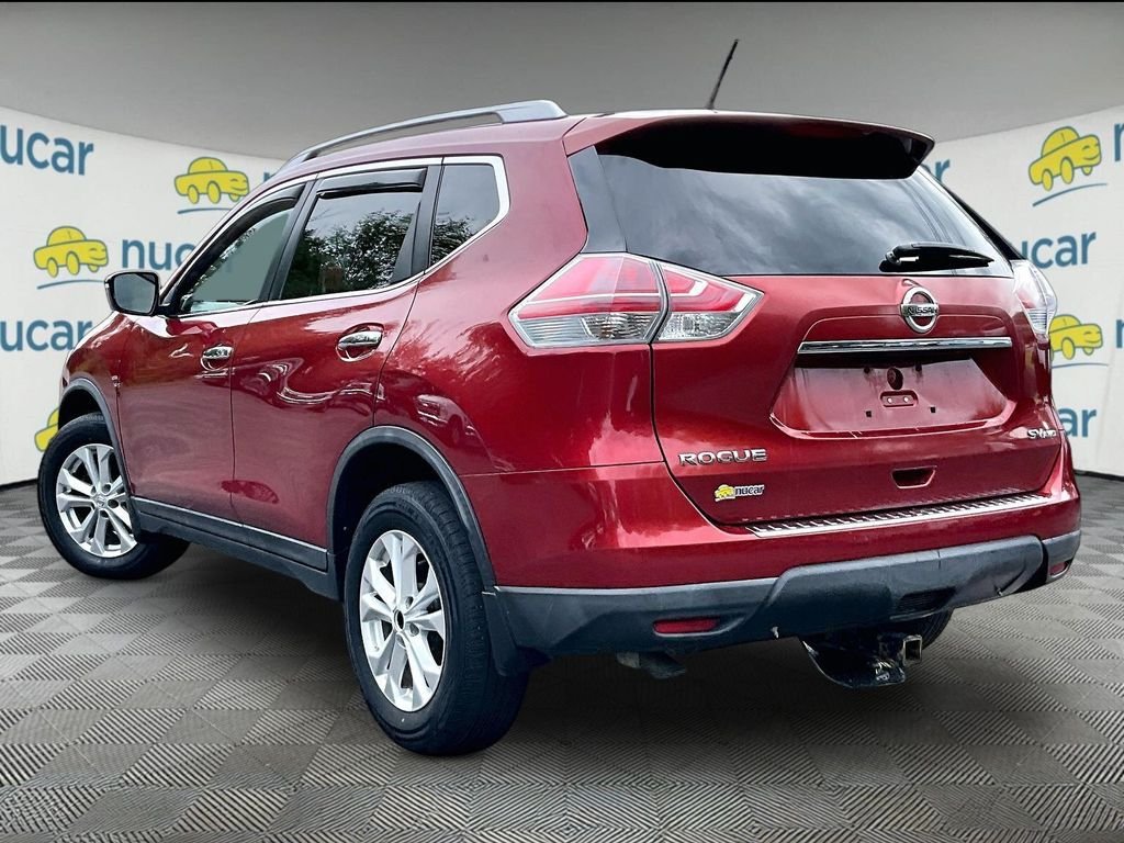 Used 2016 Cayenne Red Nissan SV image 4