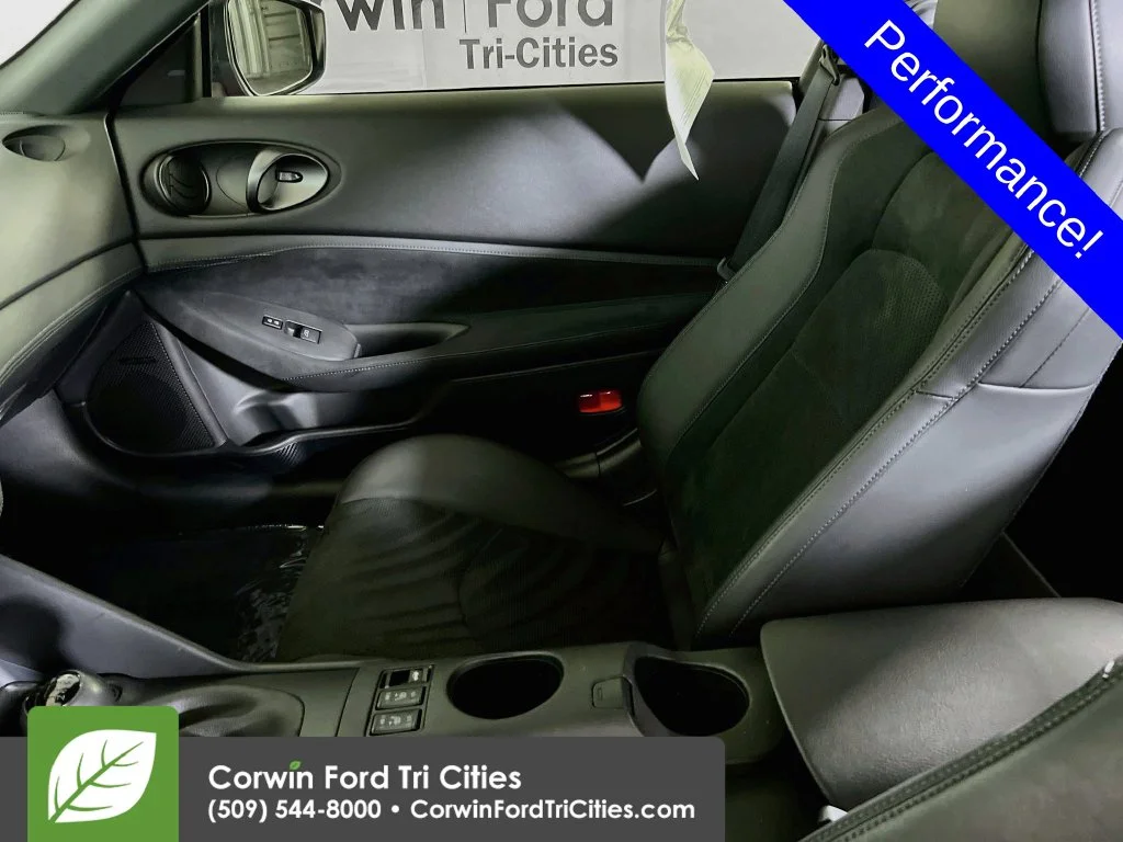 Used 2025 2t Red Blk Roof Nissan Performance image 26