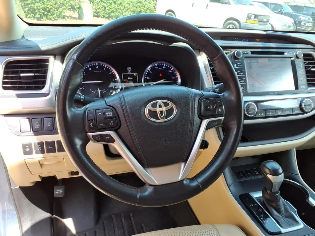 Used 2015 Blue Toyota Limited Platinum V6 image 3