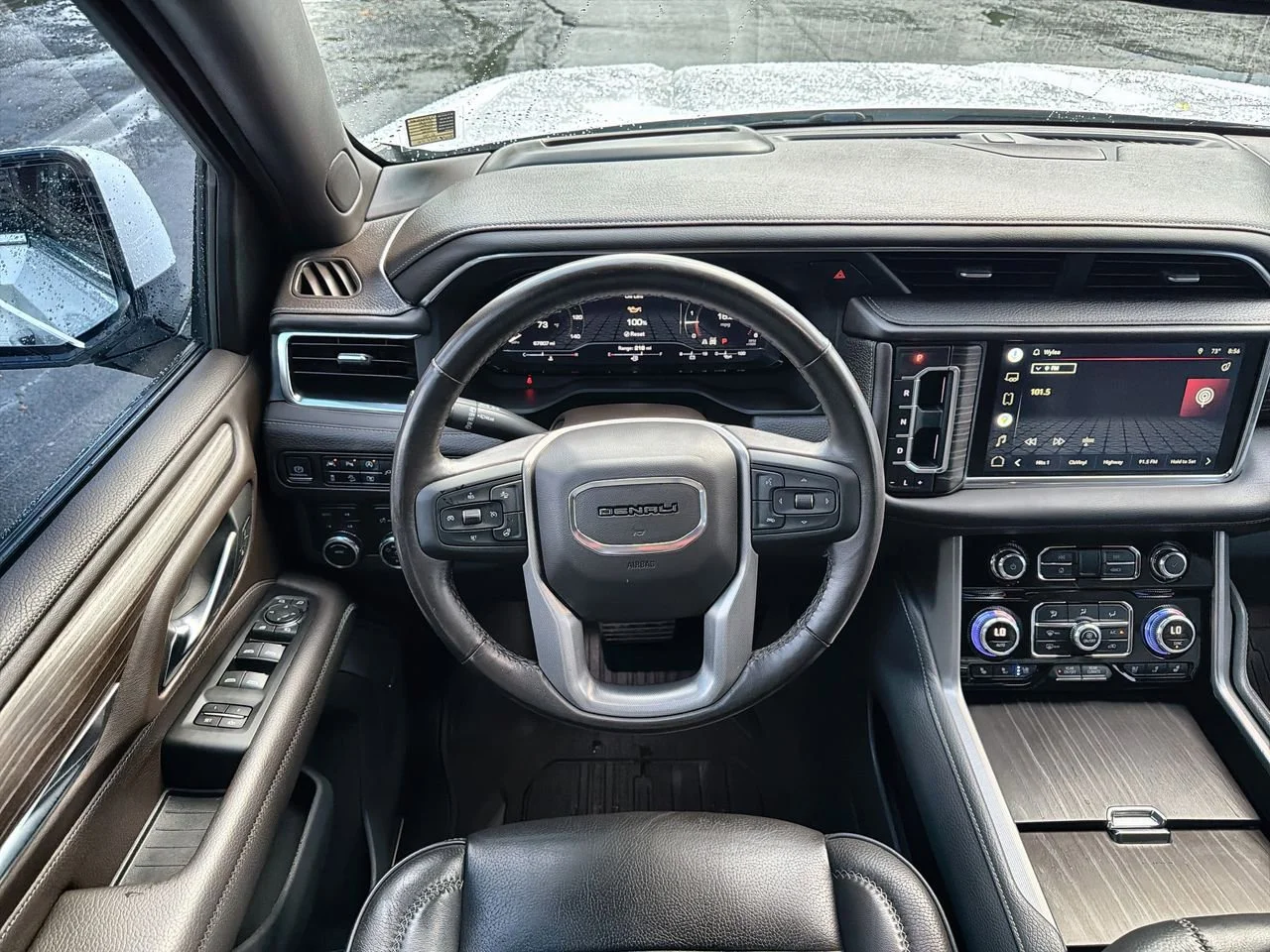 Used 2022 White Frost Tricoat GMC Denali image 10
